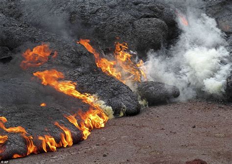 Can lava burn a rock?
